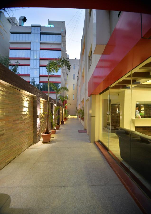 Hotel Radhe Krishna Solapur Exterior foto